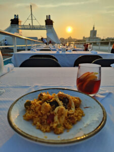 Paella, Sangria und Sonnenuntergang - was will man mehr?