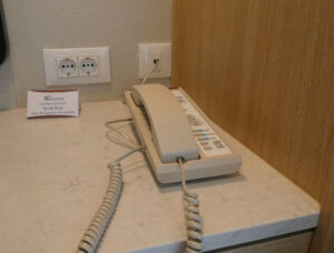 EU-Steckdosen und Kabinentelefon