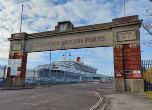 Queen Mary 2 in Southampton
