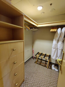 begehbarer Schrank