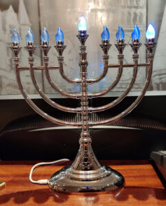 auch Hanukkah wird gefeiert