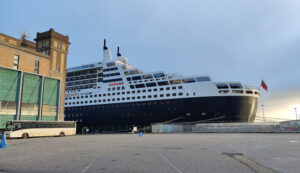 Queen Mary 2 in Cherbourg