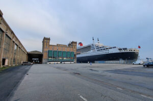 Queen Mary 2 in Cherbourg
