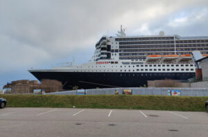 Queen Mary 2 in Cherbourg