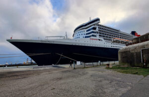 Queen Mary 2 in Cherbourg
