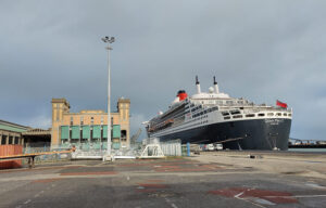Queen Mary 2 in Cherbourg
