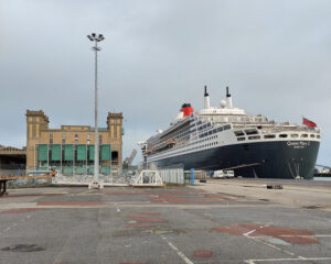 Queen Mary 2 in Cherbourg
