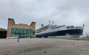 Queen Mary 2 in Cherbourg