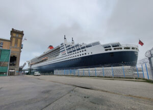 Queen Mary 2 in Cherbourg