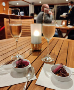 Champagner und Hors d´Ouevres