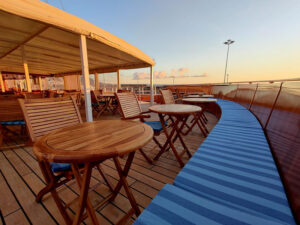 Lido Bar & Bistro