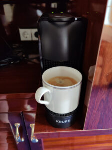 Ausprobieren der Kaffeemaschine