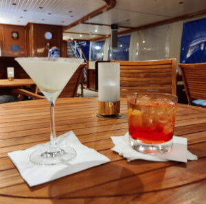Lemon Drop Martini und Merriweather Old Fashioned