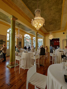 Aperitivio im Maifrén Salon