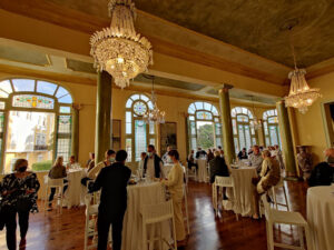 Aperitivio im Maifrén Salon