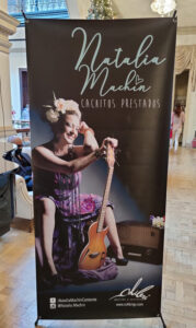 Natalia Machin und Band