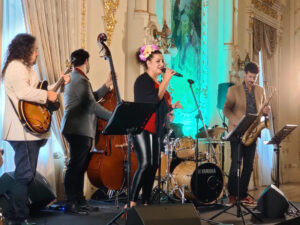 Natalia Machin und Band