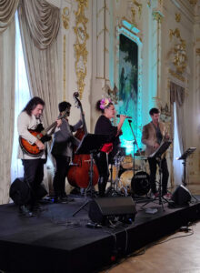 Natalia Machin und Band