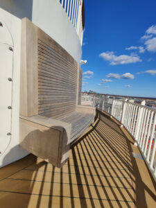 Sonnendeck über dem Ocean Deck