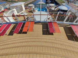 Sonnendeck über dem Ocean Deck