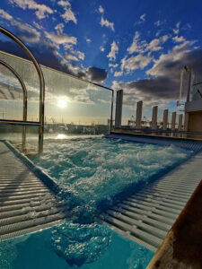 Infinity-Whirlpool