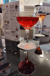 ein erster Cosmo in der AIDA Lounge