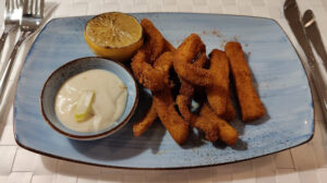 Cajun-Calamari mit Zitronen-Aioli