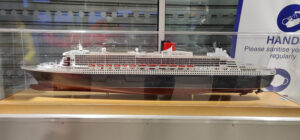 Modell der Queen Mary 2