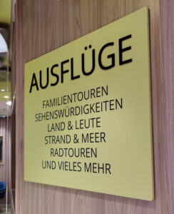 vor dem Fitnessstudio