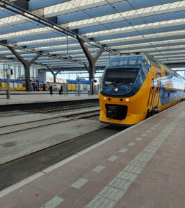 Zug nach Amsterdam Schipol