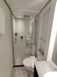 Dusche mit Regenbrause