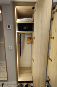 Schrank 1