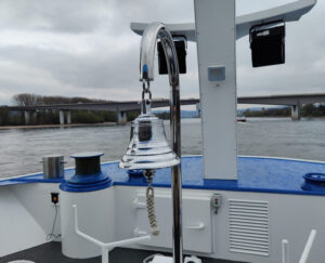 Glocke am Bug