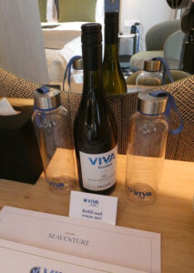 Secco und Wasserflaschen