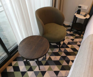Sessel mit Tisch