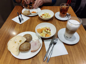 Frühstück in der Lounge