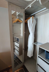 Kleiderschrank