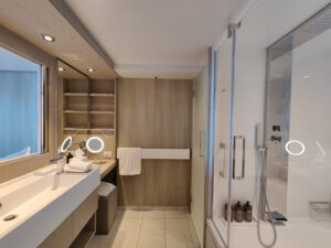 Aqua Sky Suite 10118