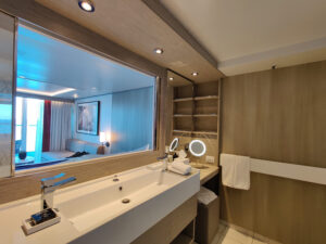 Aqua Sky Suite 10118