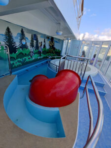 Family Pool & Jacuzzi
