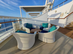 Sonnendeck mit Cabanas