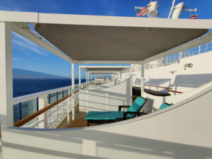 Sonnendeck mit Cabanas