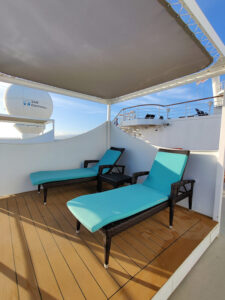 Sonnendeck mit Cabanas