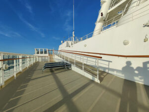 Sonnendeck mit Cabanas