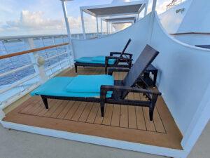 Sonnendeck mit Cabanas