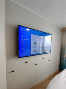 TV und Haken