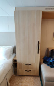 linker Schrank