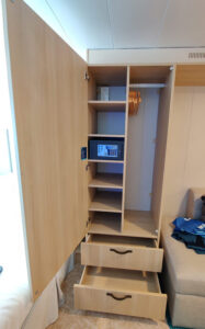 linker Schrank