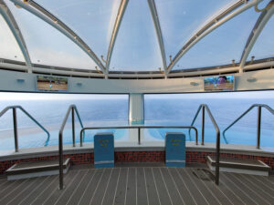 Cantilevered Whirlpool