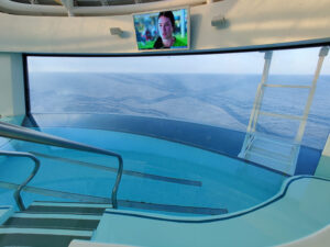 Cantilevered Whirlpool